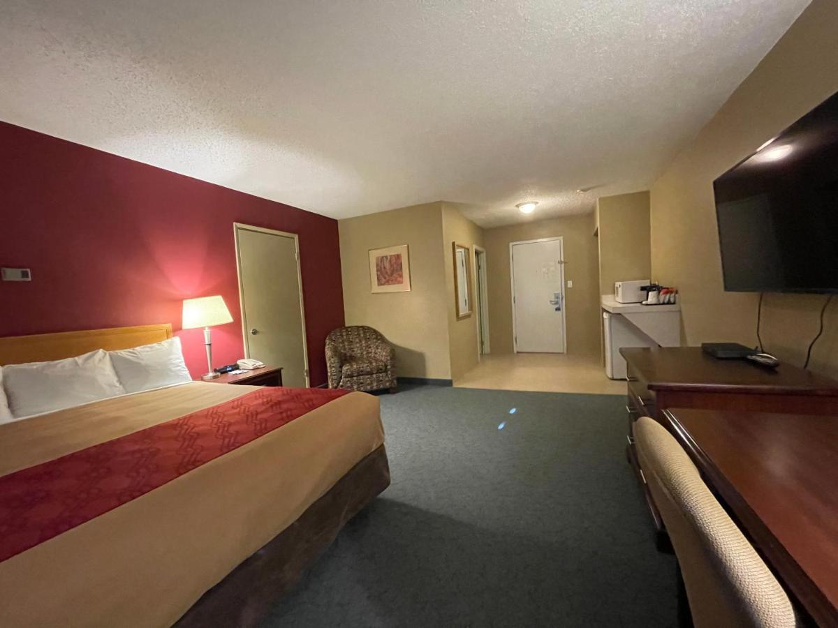 Travelodge By Wyndham Fort St John Fort St. John Buitenkant foto