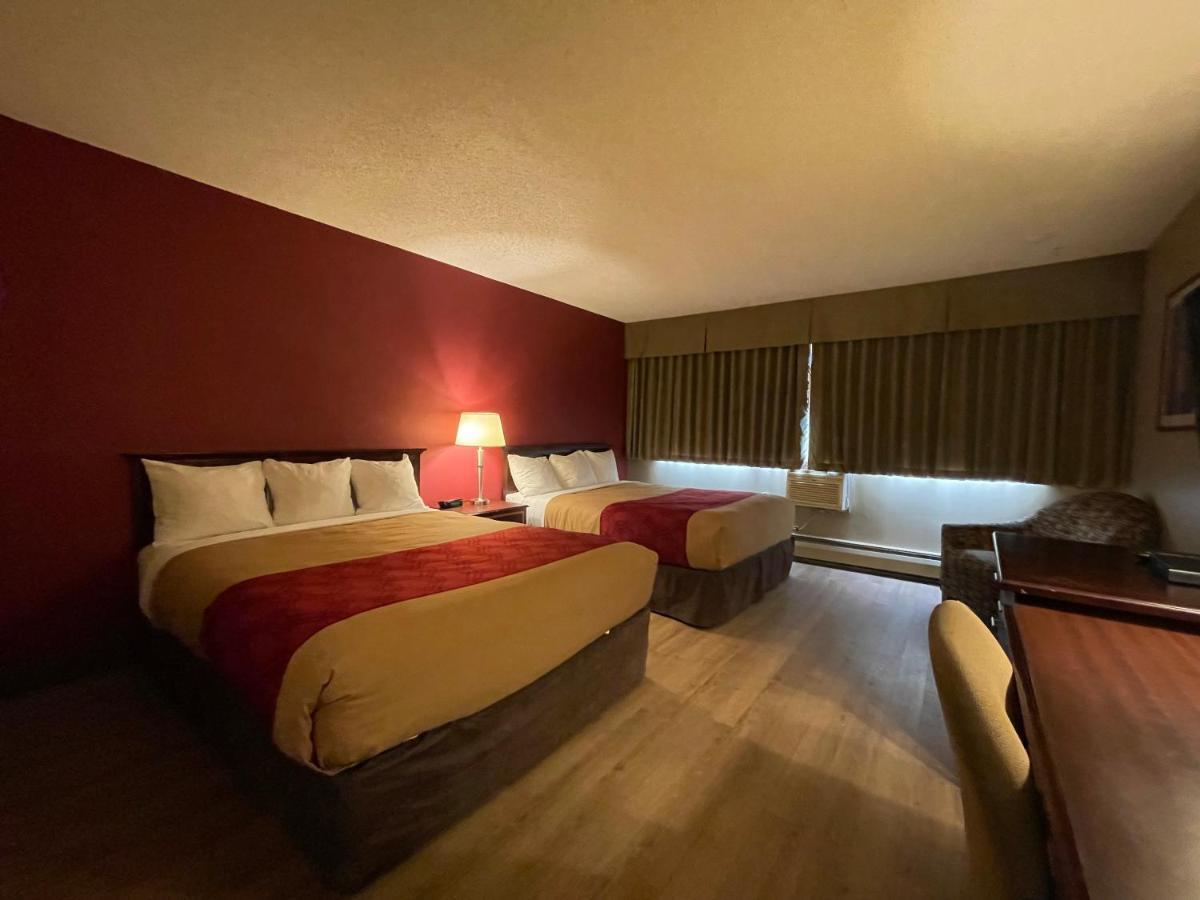 Travelodge By Wyndham Fort St John Fort St. John Buitenkant foto