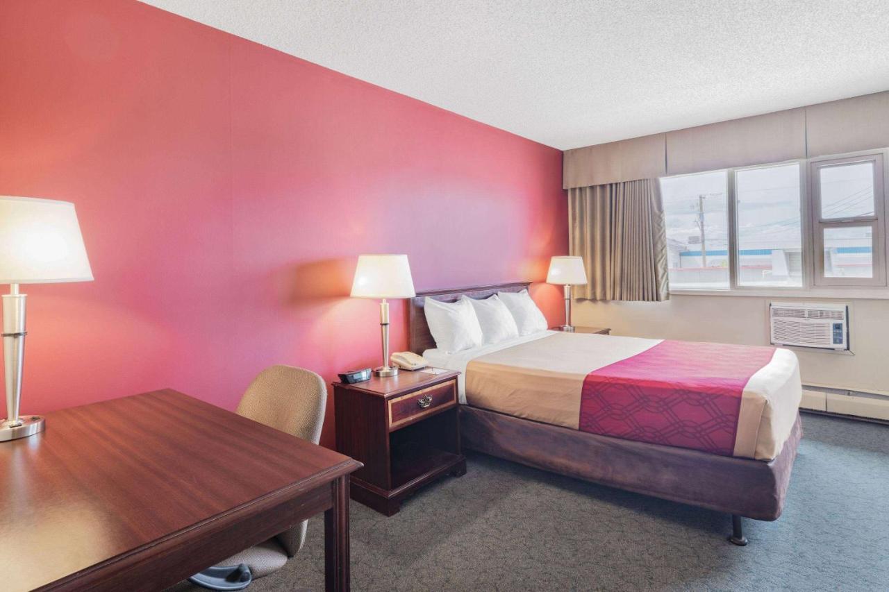 Travelodge By Wyndham Fort St John Fort St. John Buitenkant foto