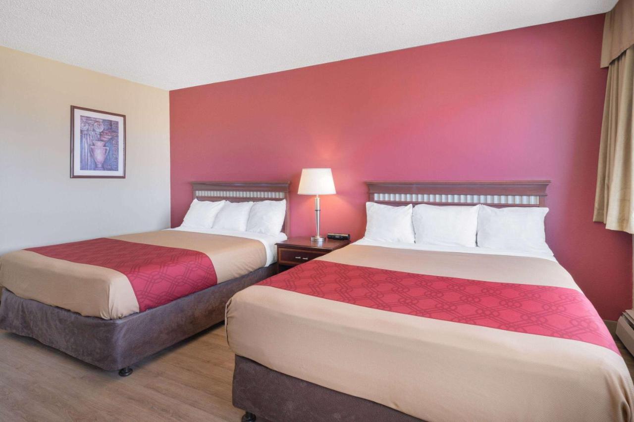Travelodge By Wyndham Fort St John Fort St. John Buitenkant foto