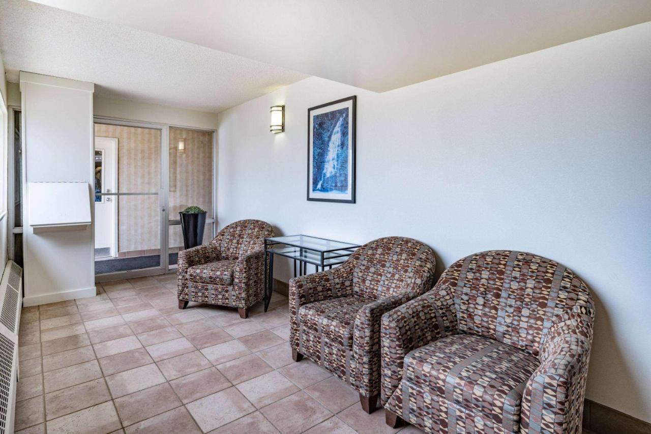 Travelodge By Wyndham Fort St John Fort St. John Buitenkant foto