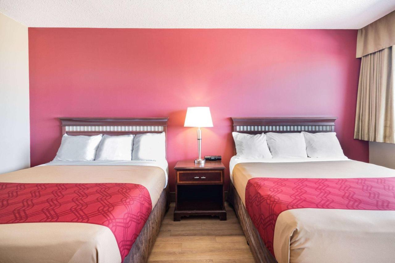 Travelodge By Wyndham Fort St John Fort St. John Buitenkant foto