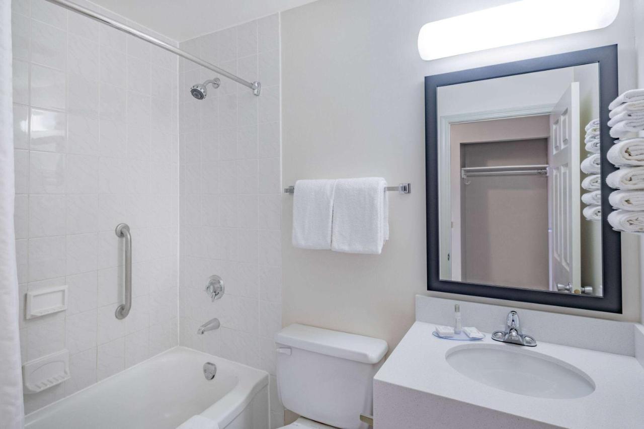 Travelodge By Wyndham Fort St John Fort St. John Buitenkant foto