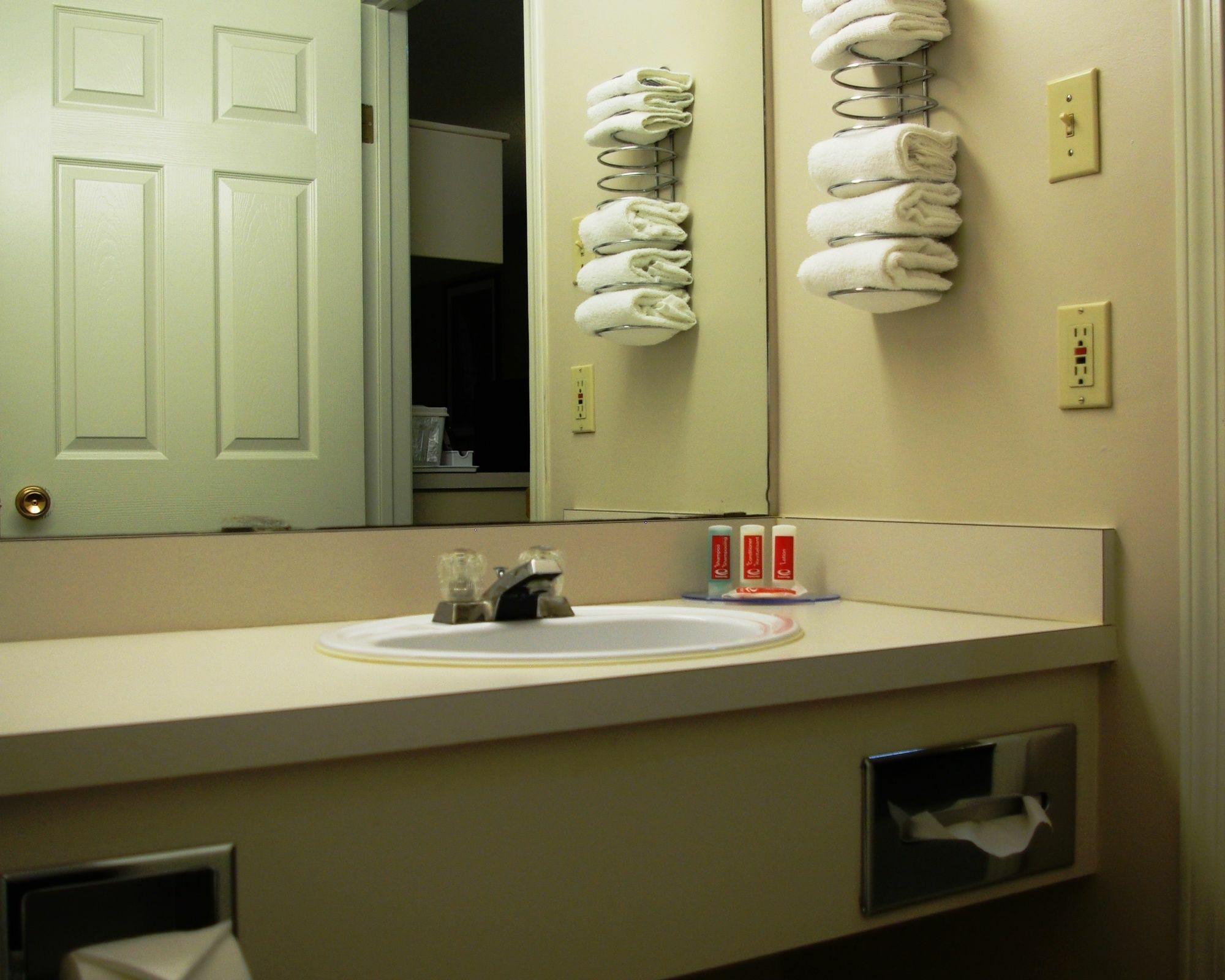 Travelodge By Wyndham Fort St John Fort St. John Buitenkant foto